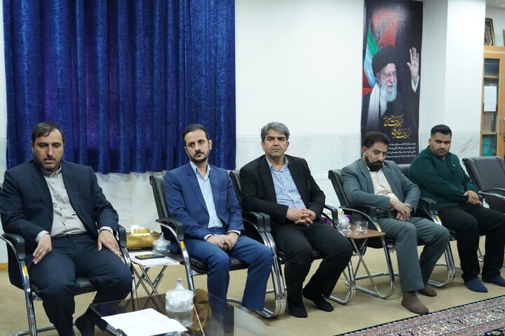 تصاویر/دیدار جمعی از کارکنان بنیاد مسکن لرستان با نماینده ولی فقیه در استان