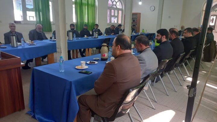 تجلیل امام جمعه شهرستان بابل از مادحین اهل بیت (ع)