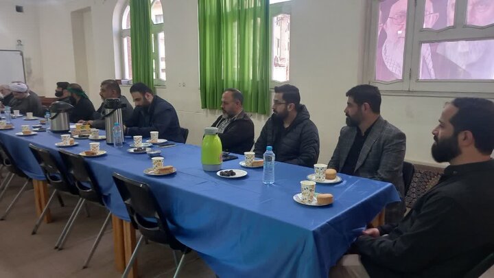 تجلیل امام جمعه شهرستان بابل از مادحین اهل بیت (ع)