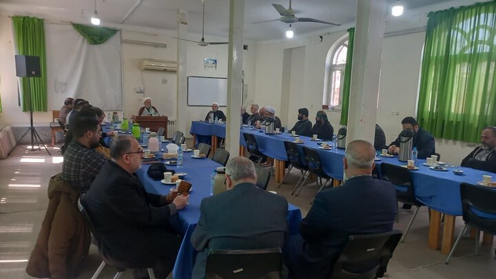 تجلیل امام جمعه شهرستان بابل از مادحین اهل بیت (ع)