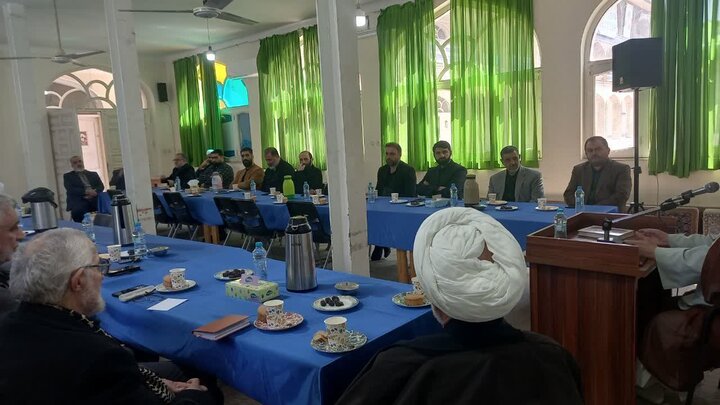 تجلیل امام جمعه شهرستان بابل از مادحین اهل بیت (ع)