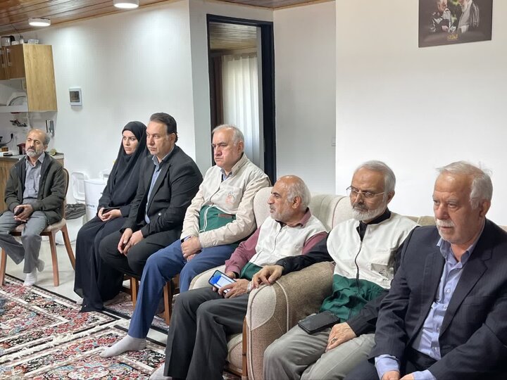 تصاویر/ دیدار امام جمعه نوشهر و هیئت همراه با فرمانده سپاه نوشهر، به مناسبت سالروز تأسیس سپاه پاسداران