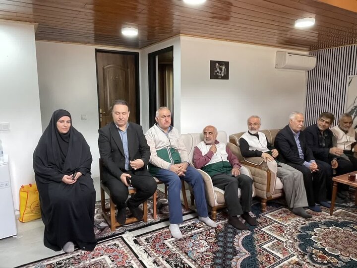 تصاویر/ دیدار امام جمعه نوشهر و هیئت همراه با فرمانده سپاه نوشهر، به مناسبت سالروز تأسیس سپاه پاسداران