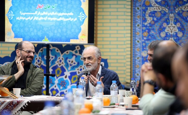 تصاویر/ مراسم رونمایی از ۲۲ اثر همخوانی قرآنی و سرود‌های حماسی