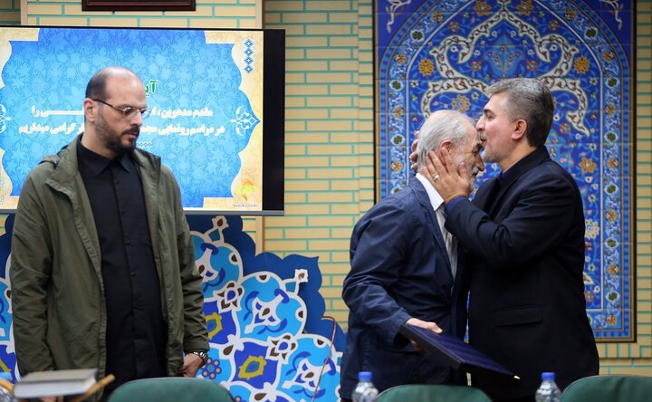 تصاویر/ مراسم رونمایی از ۲۲ اثر همخوانی قرآنی و سرود‌های حماسی