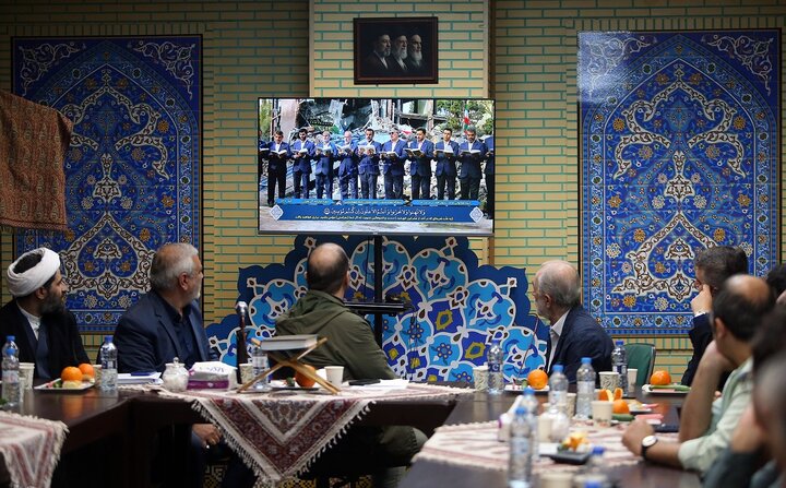 تصاویر/ مراسم رونمایی از ۲۲ اثر همخوانی قرآنی و سرود‌های حماسی