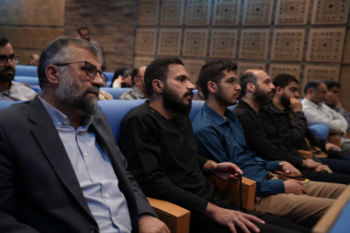 تصاویر/نشست علمی فرهنگی «بعثت مردم» گرامیداشت چهلمین روز شهادت قائد امت در دانشگاه باقرالعلوم(ع) برگزار شد