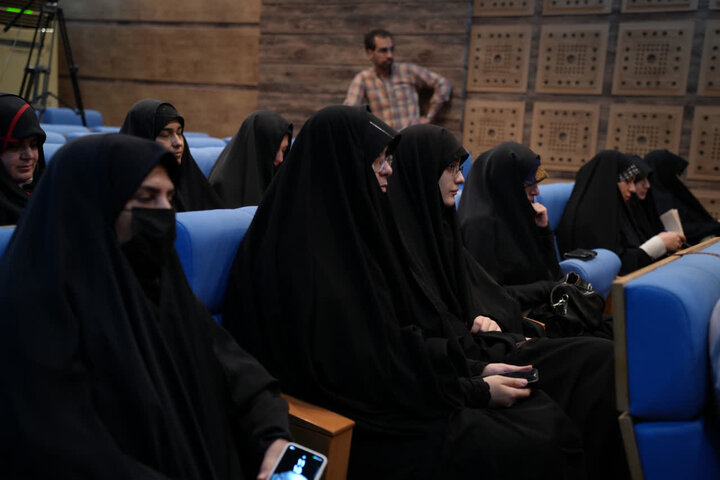 تصاویر/نشست علمی فرهنگی «بعثت مردم» گرامیداشت چهلمین روز شهادت قائد امت در دانشگاه باقرالعلوم(ع) برگزار شد
