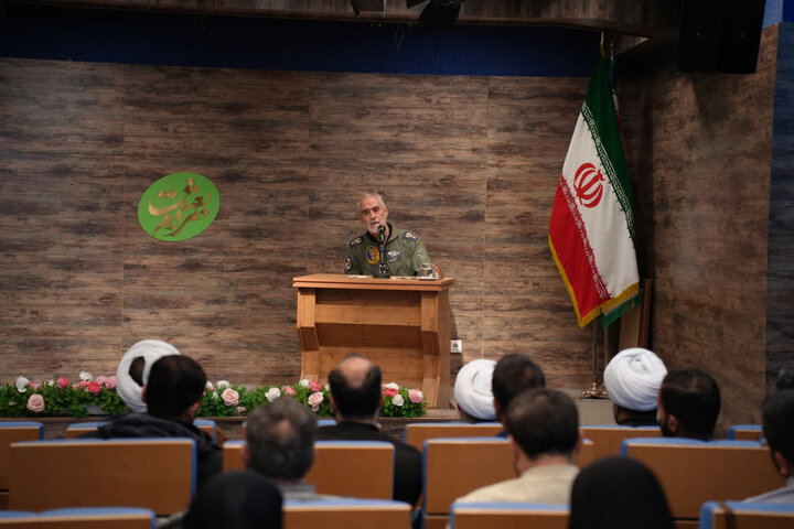 تصاویر/نشست علمی فرهنگی «بعثت مردم» گرامیداشت چهلمین روز شهادت قائد امت در دانشگاه باقرالعلوم(ع) برگزار شد