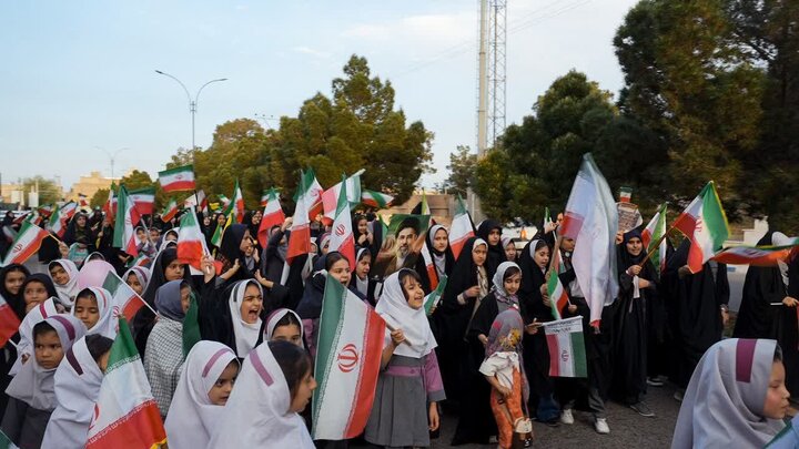 تصاویر/ رزمایش و اجتماع بزرگ دختران جان‌فدای ایران در نوش آباد