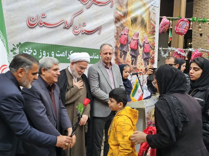 تصاویر/ آیین گرامیداشت دختران جانفدای ایران در سنندج