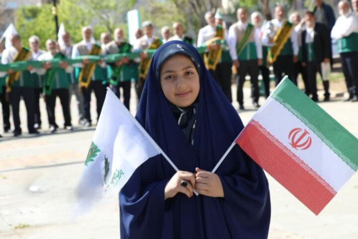 تصاویر/آیین اهتزاز پرچم امام رضا (ع) به‌مناسبت دهه کرامت در چهارشنبه‌های امام‌رضایی اراک