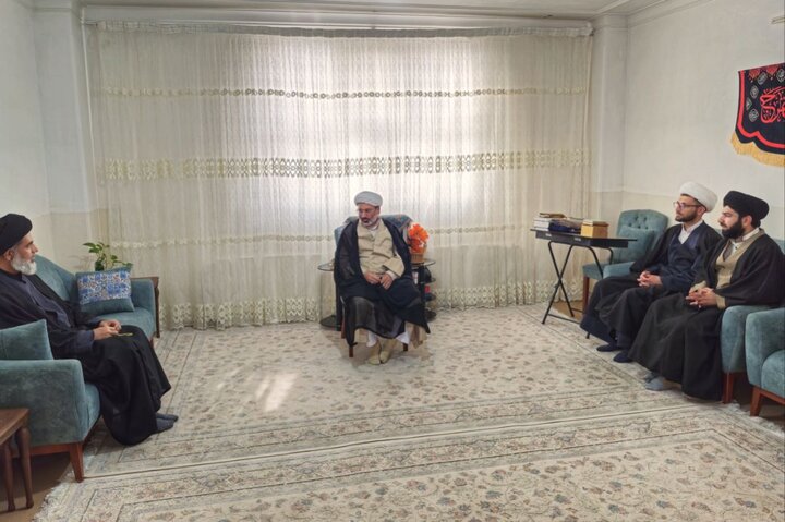 تصاویر/ تکریم حجت‌الاسلام و المسلمین محمدمهدی بهجت، حافظ کل قرآن کریم، دکترای قرآن و علوم تربیتی، از اساتید طرح شجره طیبه حفظ حوزه علمیه قم