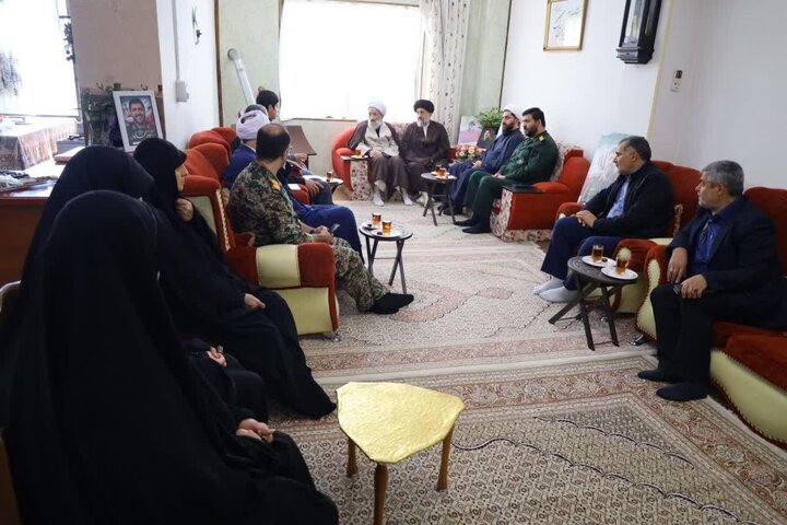 تصاویر/ دیدار نماینده ولی فقیه در استان مازندران از خانواده شهید ابوذر محمدی