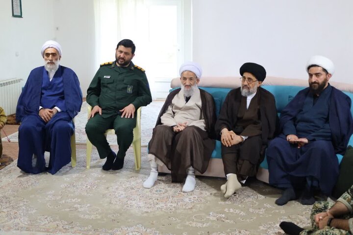 تصاویر/ دیدار نماینده ولی فقیه در استان مازندران از خانواده شهید مهندس میثم طبری