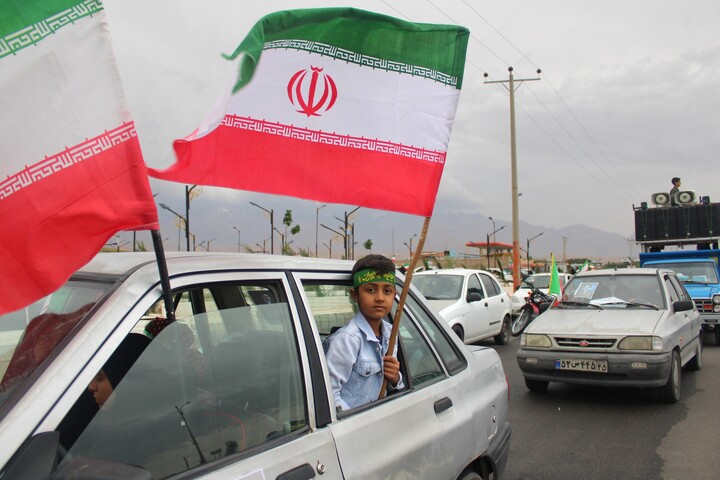 تصاویر/ رزمایش خودرویی دختران جانفدا و ولایتمدار بخش ماهان