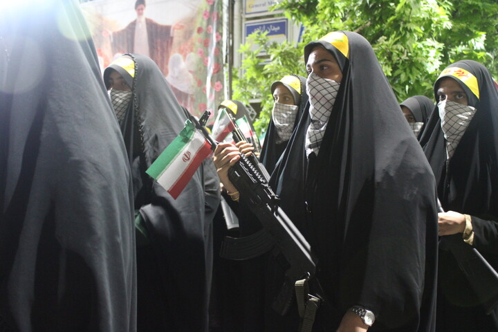 تصاویر/ اجتماع دختران جانفدا و ولایتمدار بخش ماهان