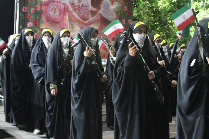 تصاویر/ اجتماع دختران جانفدا و ولایتمدار بخش ماهان