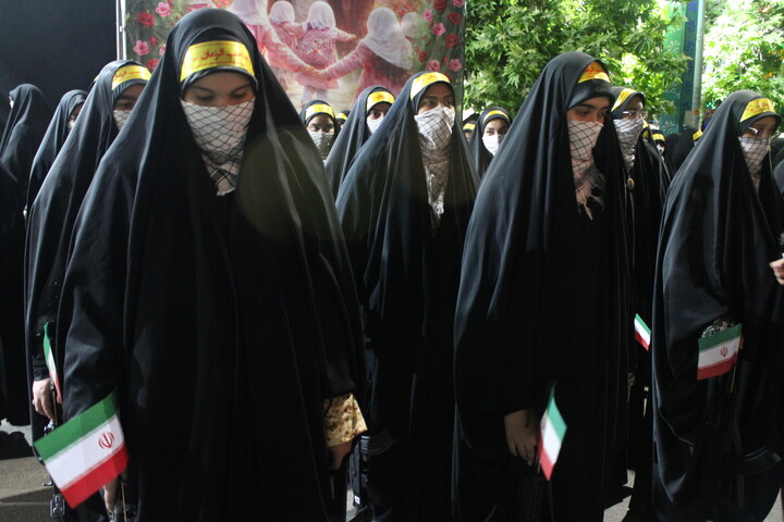 تصاویر/ اجتماع دختران جانفدا و ولایتمدار بخش ماهان