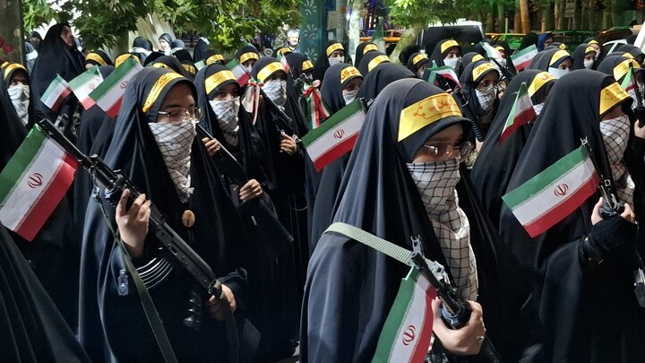 تصاویر/ اجتماع دختران جانفدا و ولایتمدار بخش ماهان