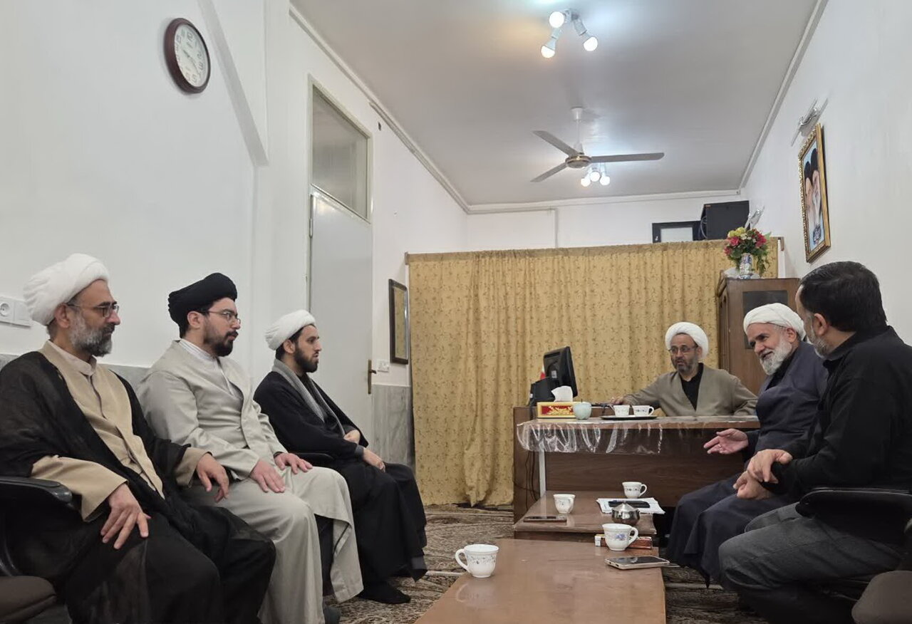 اساتید مدرسه علمیه آیت‌الله مدنی کاشانی(ره) تعلیم آموزش نظامی را خواستار شدند