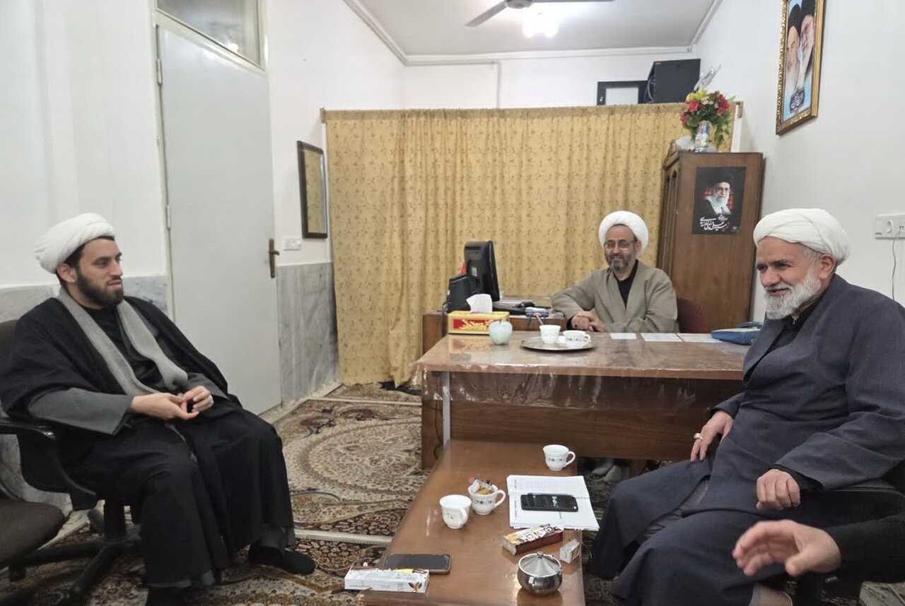اساتید مدرسه علمیه آیت‌الله مدنی کاشانی(ره) تعلیم آموزش نظامی را خواستار شدند