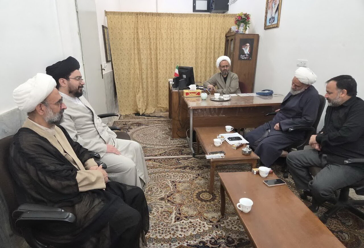 اساتید مدرسه علمیه آیت‌الله مدنی کاشانی تعلیم آموزش نظامی را خواستار شدند