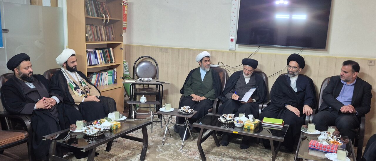نشست مدیر حوزه علمیه منطقه کاشان با مشاور رئیس جمهور در امور روحانیت برگزار شد