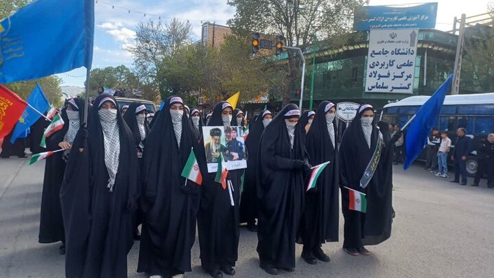 تصاویر/ طنین اقتدار «دختران ایران» در سلماس؛ بیعت حماسی بانوان سلحشور با آرمان‌های نظام و رهبری