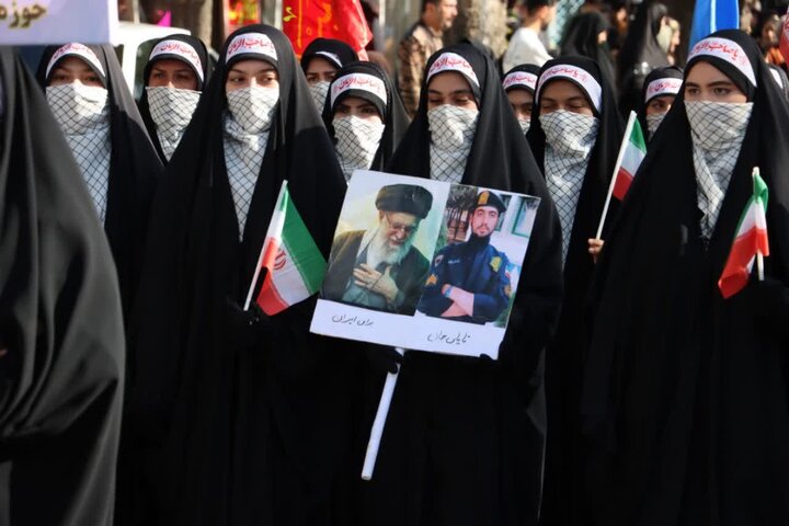 تصاویر/ طنین اقتدار «دختران ایران» در سلماس؛ بیعت حماسی بانوان سلحشور با آرمان‌های نظام و رهبری