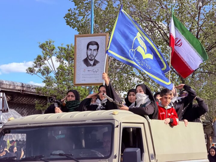 تصاویر/ طنین اقتدار «دختران ایران» در سلماس؛ بیعت حماسی بانوان سلحشور با آرمان‌های نظام و رهبری