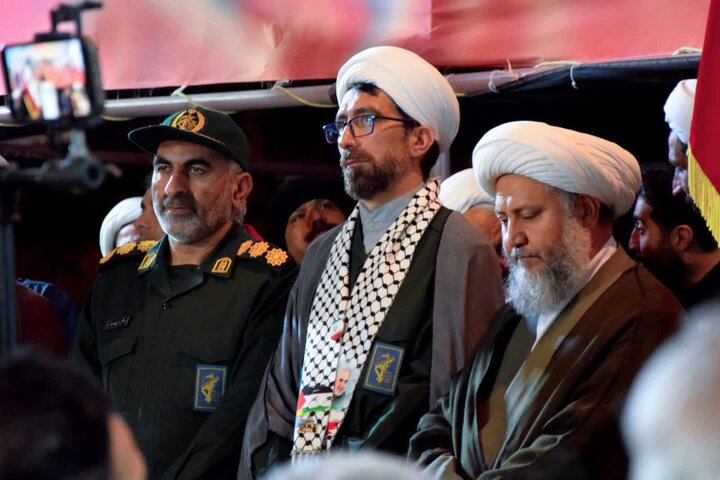 تصاویر| تجمع خود جوش شبانه مردمی در شب پنجاه و سومم از جنگ رمضان در میدان سردار سلیمانی آران و بیدگل