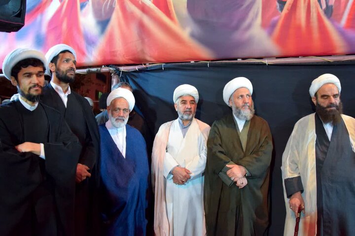 تصاویر| تجمع خود جوش شبانه مردمی در شب پنجاه و سومم از جنگ رمضان در میدان سردار سلیمانی آران و بیدگل