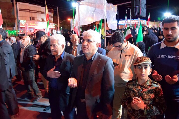 تصاویر| تجمع خود جوش شبانه مردمی در شب پنجاه و سومم از جنگ رمضان در میدان سردار سلیمانی آران و بیدگل