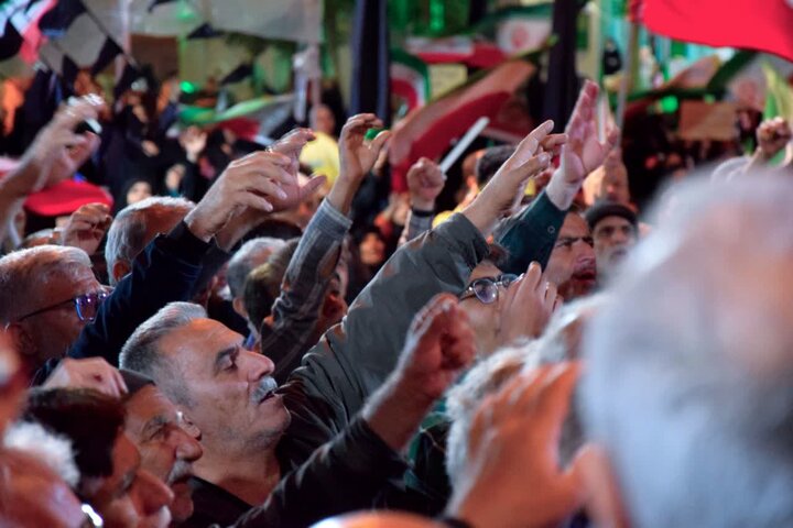 تصاویر| تجمع خود جوش شبانه مردمی در شب پنجاه و سومم از جنگ رمضان در میدان سردار سلیمانی آران و بیدگل