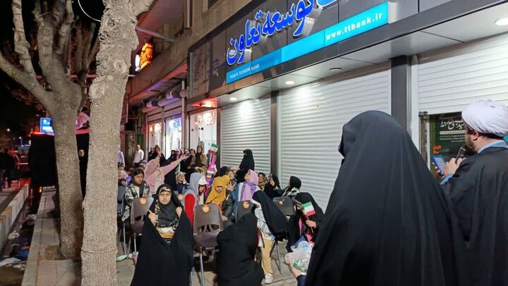 تصاویر/ بازدید مدیر حوزه علمیه آذربایجان غربی از غرفه شهدای میناب موکب حوزه علمیه امام صادق علیه‌السلام نقده