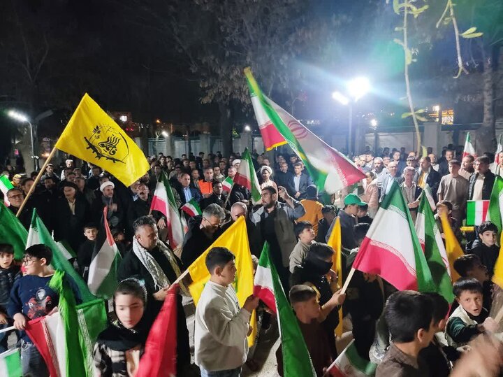 تصاویر/ نمایش اقتدار و همبستگی در شب‌های پایداری در اجتماع مردم پیرانشهر