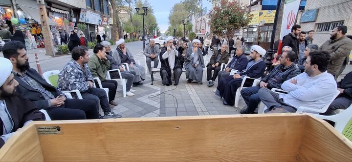 تصاویر/ برگزاری تریبون آزاد توسط طلاب مدرسه آیت الله نمازی خوی