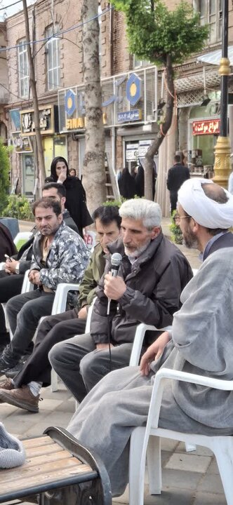 تصاویر/ برگزاری تریبون آزاد توسط طلاب مدرسه آیت الله نمازی خوی