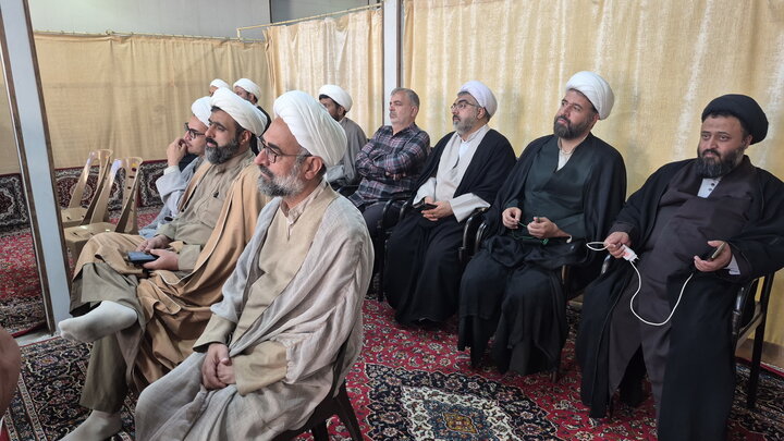 تصاویر/ نشست مشاور رئیس جمهور در امور روحانیت با مدیران و اساتید مدارس علمیه منطقه کاشان