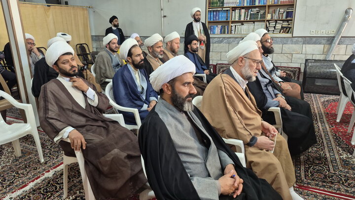 تصاویر/ نشست مشاور رئیس جمهور در امور روحانیت با مدیران و اساتید مدارس علمیه منطقه کاشان