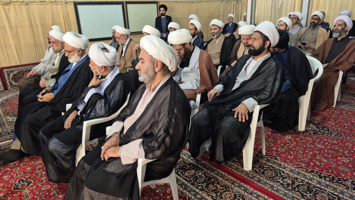 تصاویر/ نشست مشاور رئیس جمهور در امور روحانیت با مدیران و اساتید مدارس علمیه منطقه کاشان