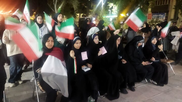 تصاویر / ارایه خدمات مشاوره ای در موکب جهادی پیشگیری از وقوع جرم دادگستری کل استان قزوین