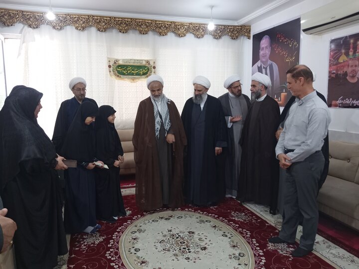 تصاویر/ تکریم و تفقد مدیر حوزه های علمیه خواهران از خانواده شهید فتنه ۱۹ دی ماه