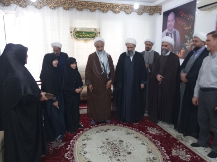تصاویر/ تکریم و تفقد مدیر حوزه های علمیه خواهران از خانواده شهید فتنه ۱۹ دی ماه
