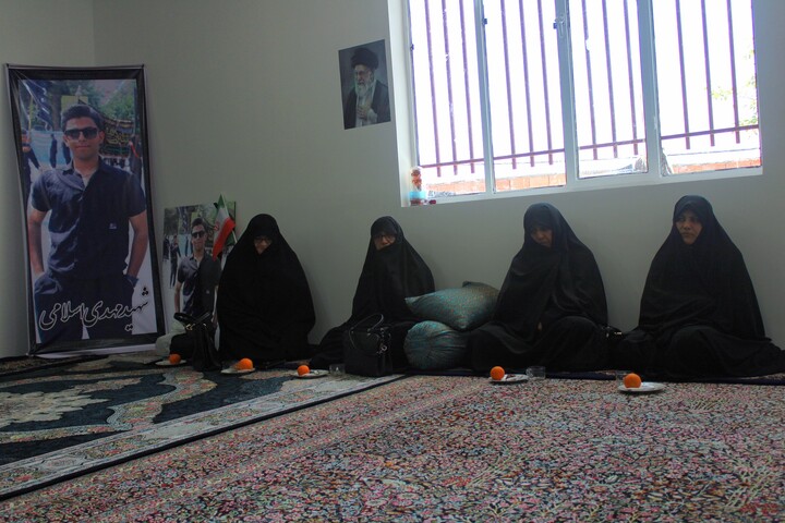 دیدار مدیر و جمعی از معاونان حوزه علمیه خواهران استان کرمان با خانواده شهید اقتدار مهدی اسلامی
