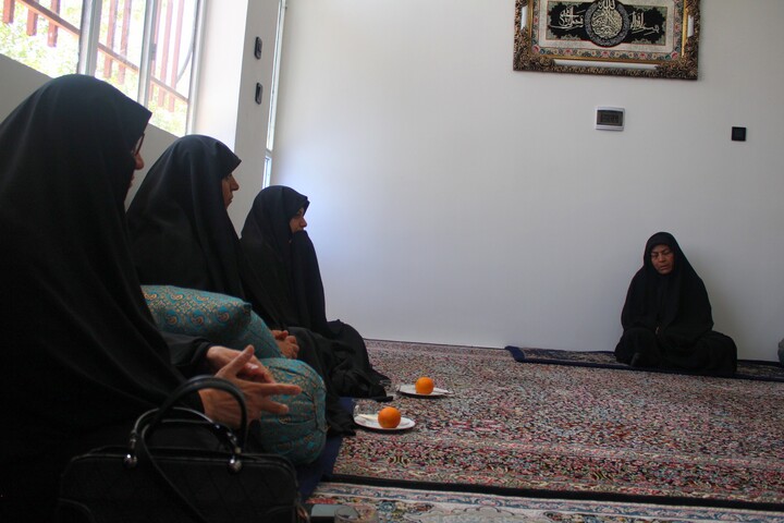 دیدار مدیر و جمعی از معاونان حوزه علمیه خواهران استان کرمان با خانواده شهید اقتدار مهدی اسلامی