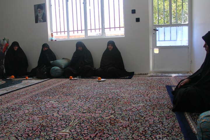 دیدار مدیر و جمعی از معاونان حوزه علمیه خواهران استان کرمان با خانواده شهید اقتدار مهدی اسلامی