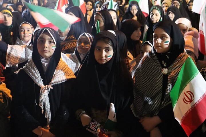 تصاویر/ تجمع مردم شهرستان باروق در پنجاه و سومین شب متوالی در حمایت از نظام اسلامی