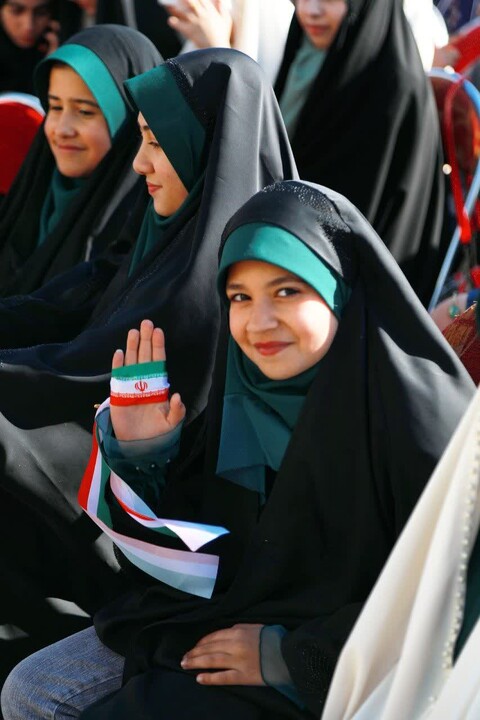 تصاویر / دختران بهاری در مسیر نور